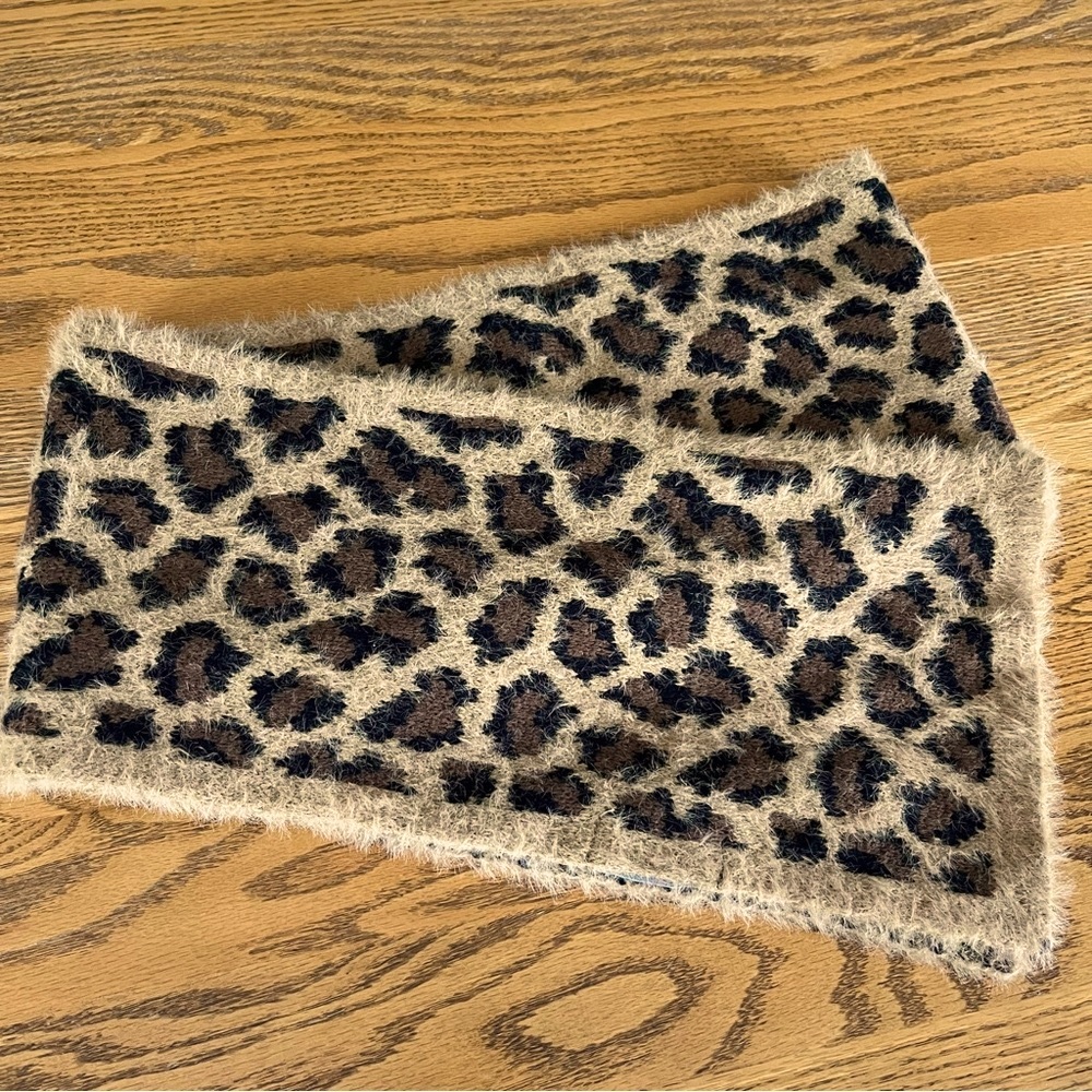 Marcus Adler Layla Leopard Scarf.               8 x 68